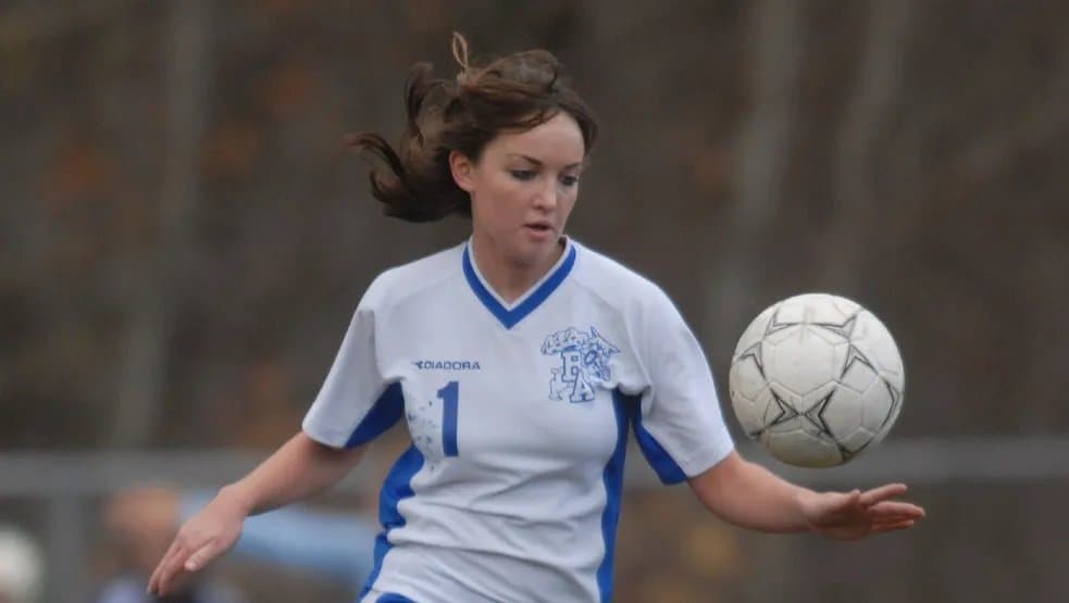 Click to view full size Emily and Victoria get topless and kiss each other on the G G W bus in their pre marriage years