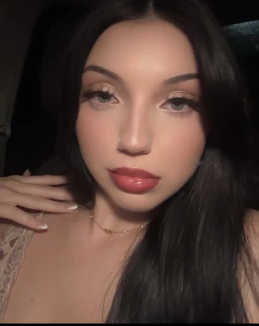 Snowbunny bitch Cat only lets black clap those big buttcheeks