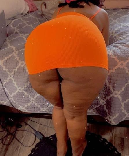 Thick chocolate ebony bbw big booty WET FAT PUSSY missionary pose NUDES LEAKED from her phone