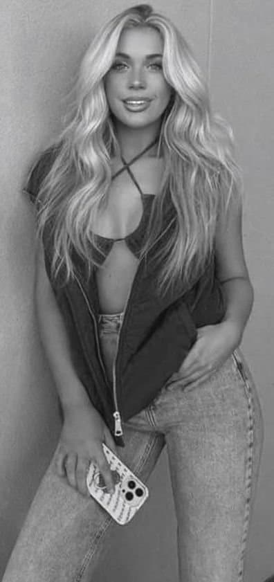 Megan Moroney Big Busty Beautiful Breast&Banging Body Has Me Throbbing She So Adorable and Sexy??