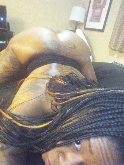 Click to view full size Authentic natural ebony mom BIG OILED ASS leaked from her camera roll