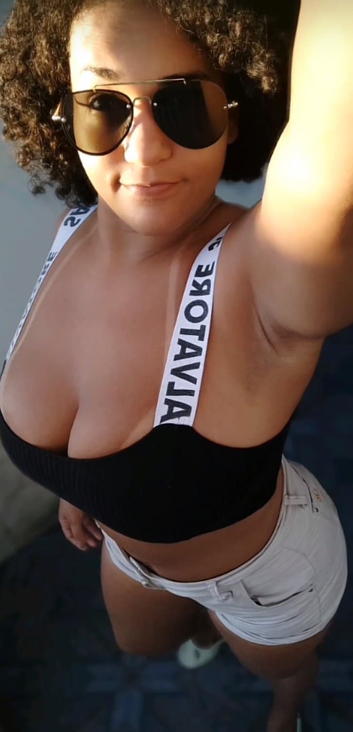 Tetuda cachorra vazada, negão adora paitão monstro pau grande peito grande combinação perfeita ??