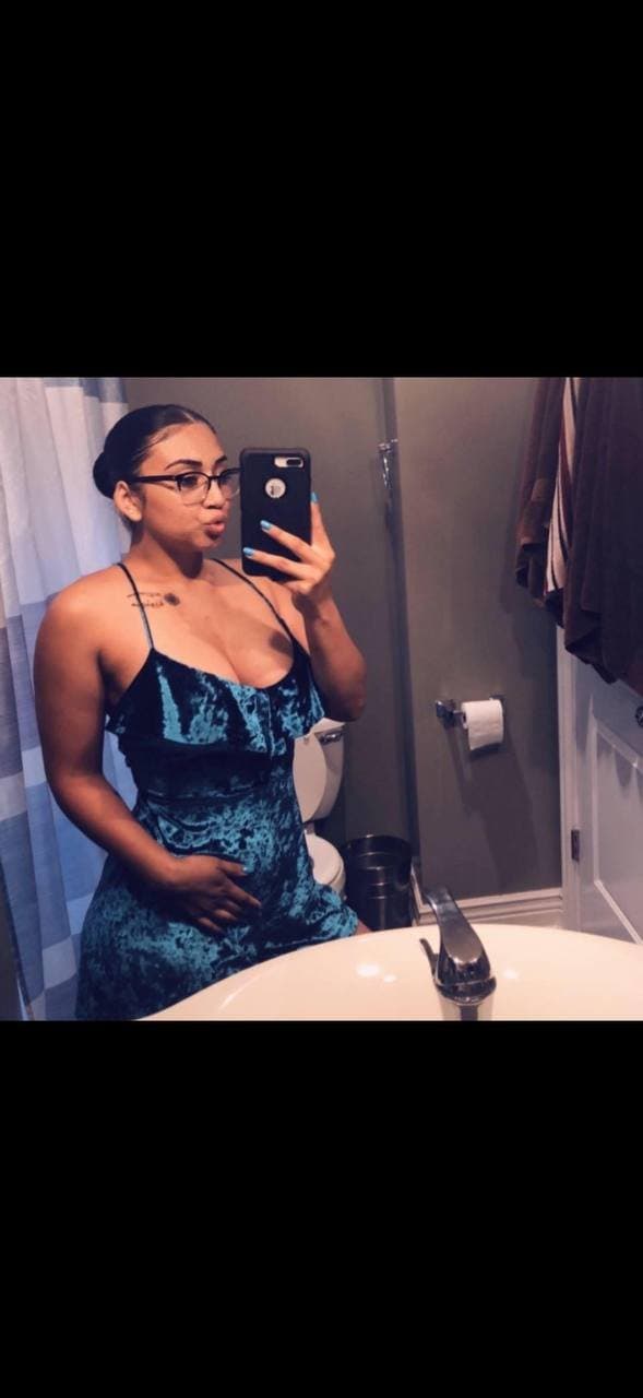 Big titty Chicago slut??? this girl got leaked a while back, anyone got? Dm. Angelique