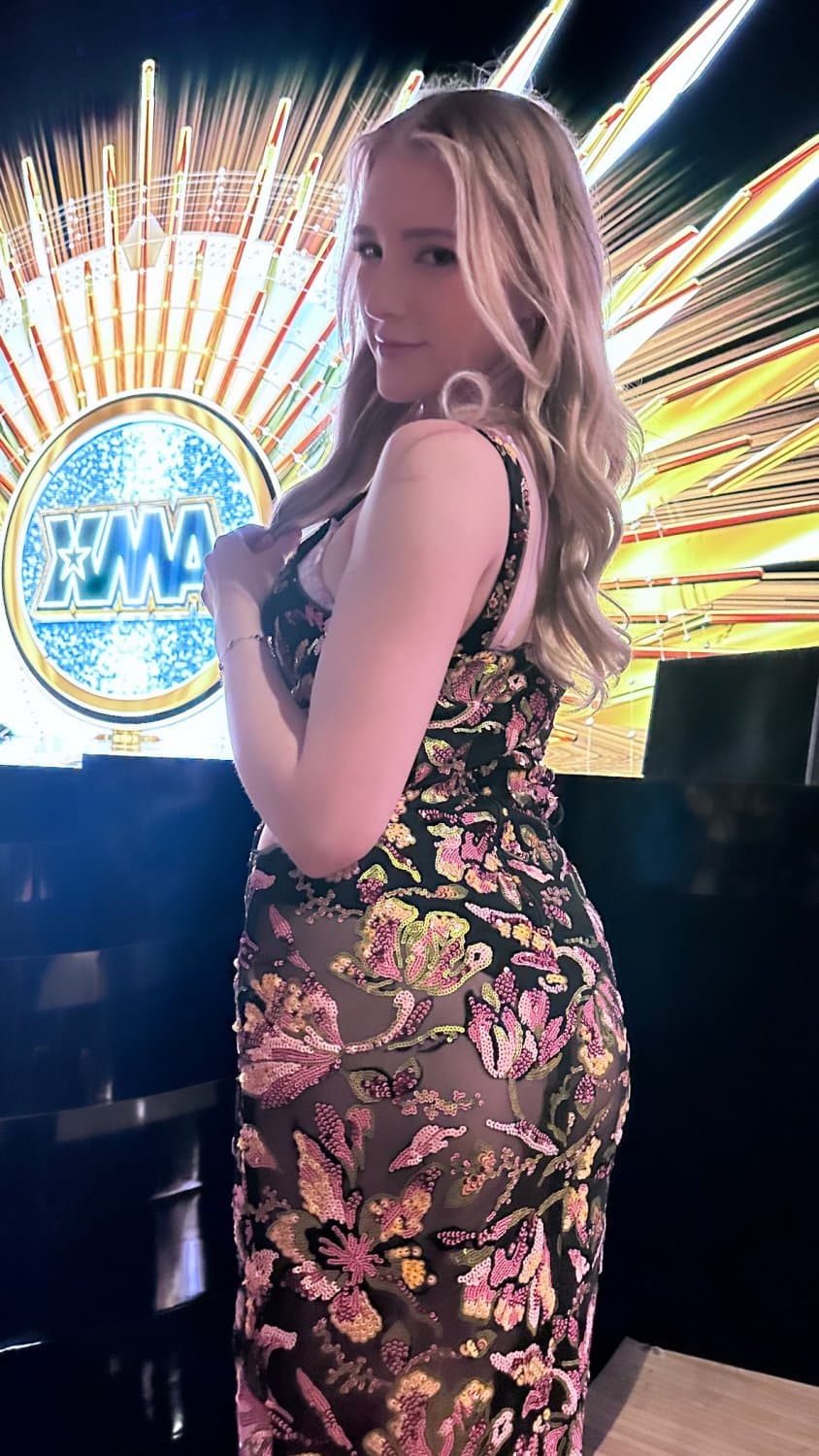 M3l0dŷ M4rKz de longe a minha atriz pornô favorita, amo ela [??]