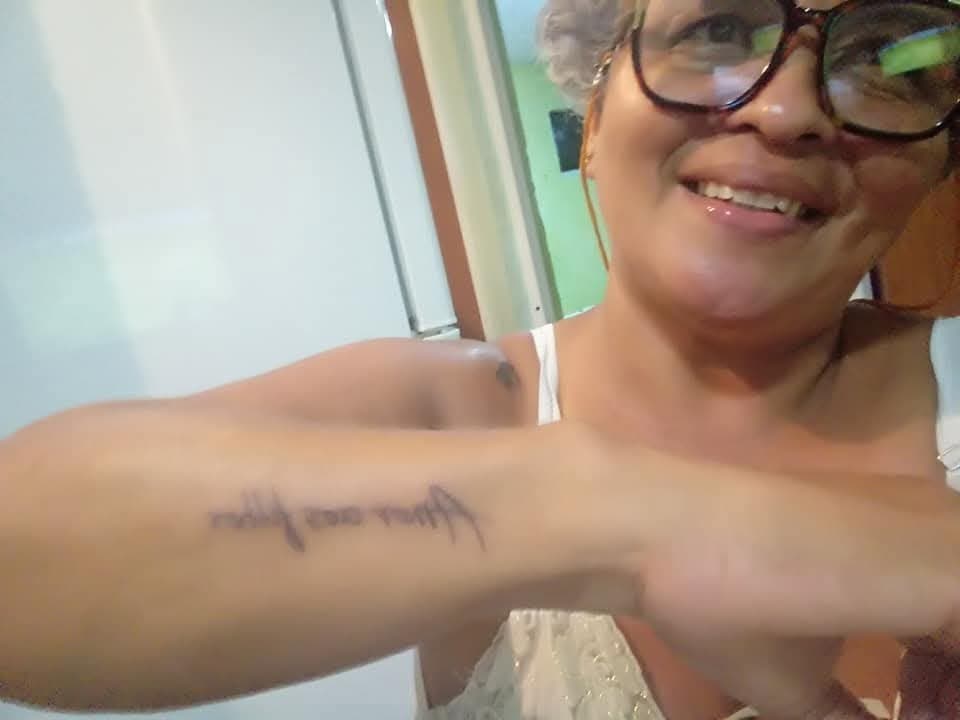 Fabiana velha deliciosa da buceta gigante e faminta por pau grande e cheio de porra !!!