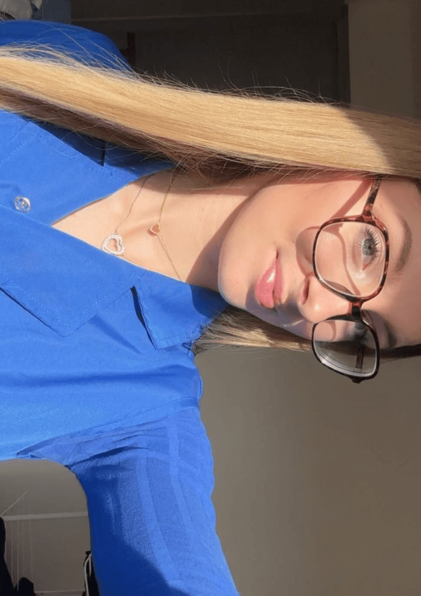 Sexy blonde Anaïs wants a facial