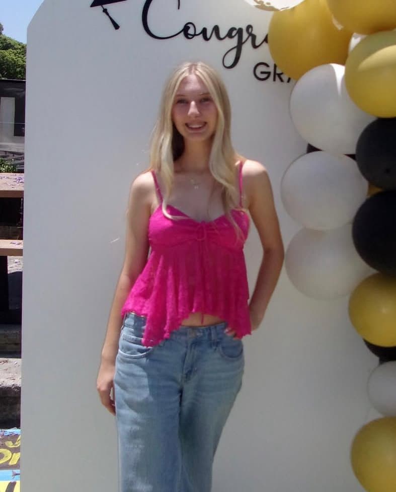 If you are horny and want to jerk to my irls dm me on here kik or tele to jerk