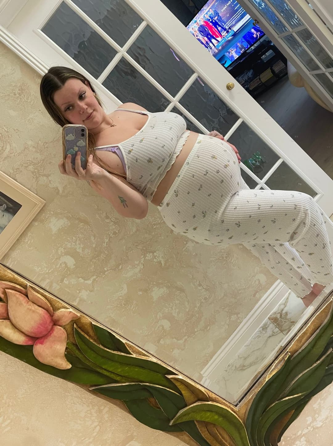 Big preggy belly, big booty, always horny. What more do you need