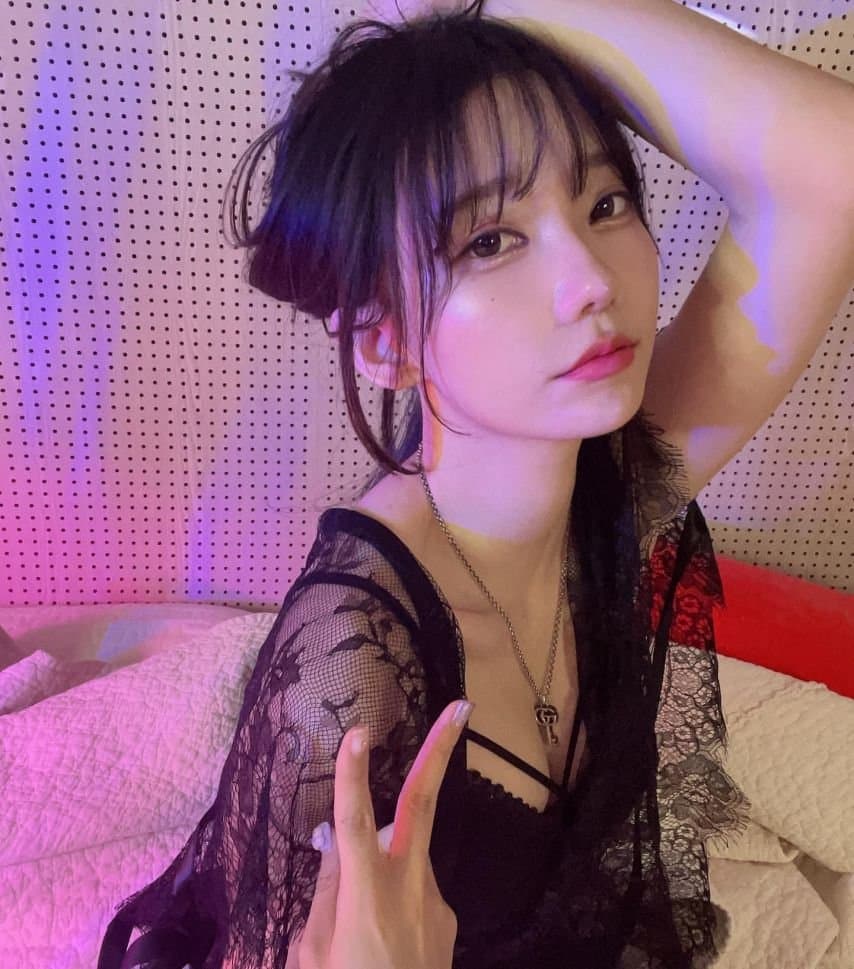 Magenta (QWER) Big boobs small waist KPOP Fap Album