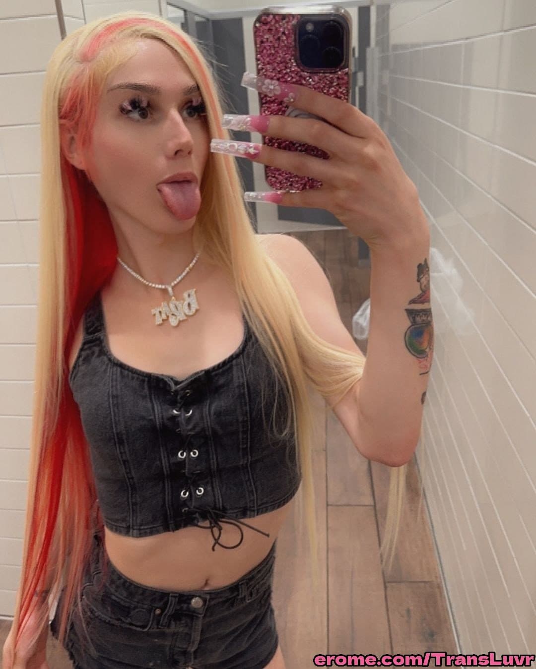 Snow Bunny Trans W Big Ass Takes A BBC Dildo Up Her Tight Asshole [Femboy, Shemale, Sissy, Trap]