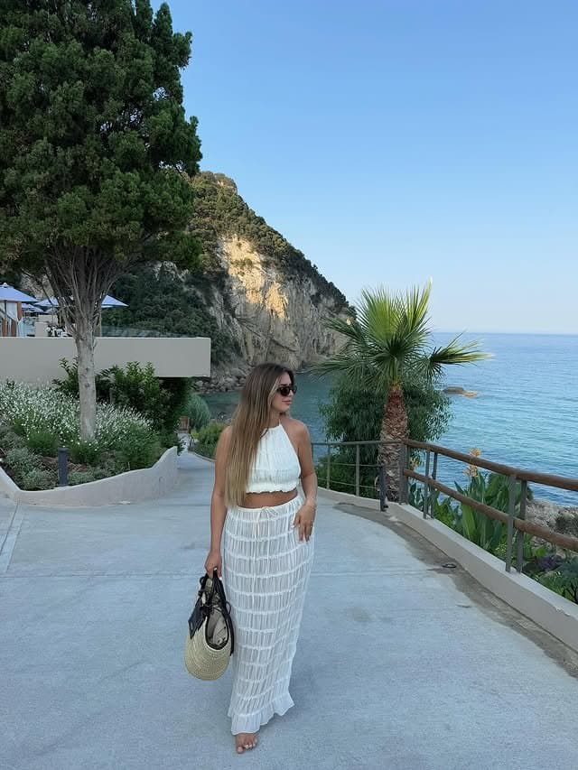 Hot bosnian slut with a great Body and nice legs and feet - footjob and cumface