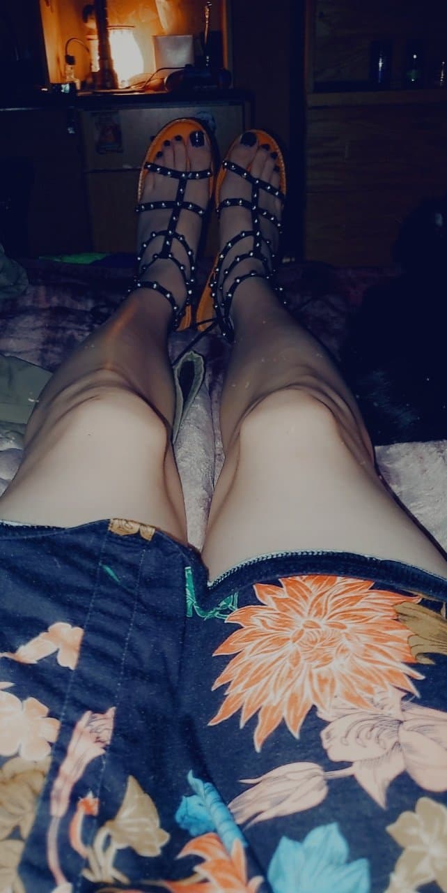 Sissy Austin Grimes Shows Off His Feminized Sissy Feet!