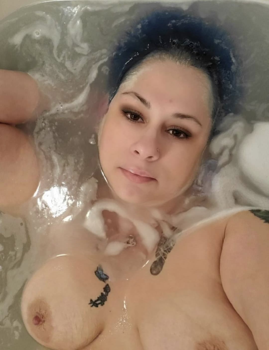 Click to view full size My friends mom might like me?