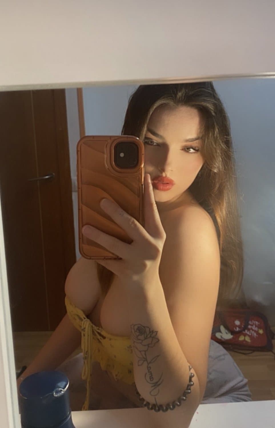 Silvia la jovencita calientapollas de Salou