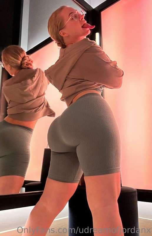 Long Tongue Thick lil Snowbunny pt1