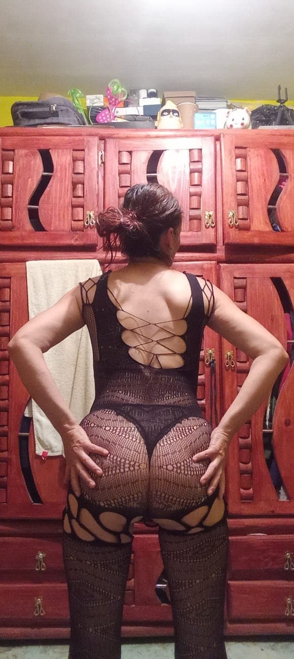 Ven amor y hazme tuya esta noche y todo el día...???