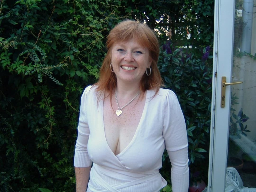 Lauren - Big Boobed UK Milf.     (ti)