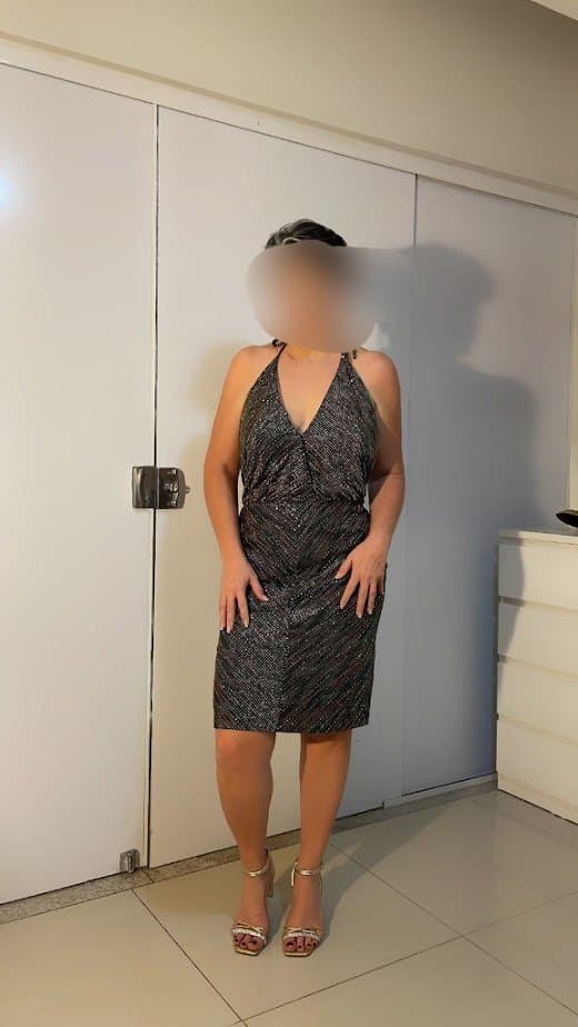 Showing leaks of my hot milf stepmother. Send me a message in the chat to see the photos.