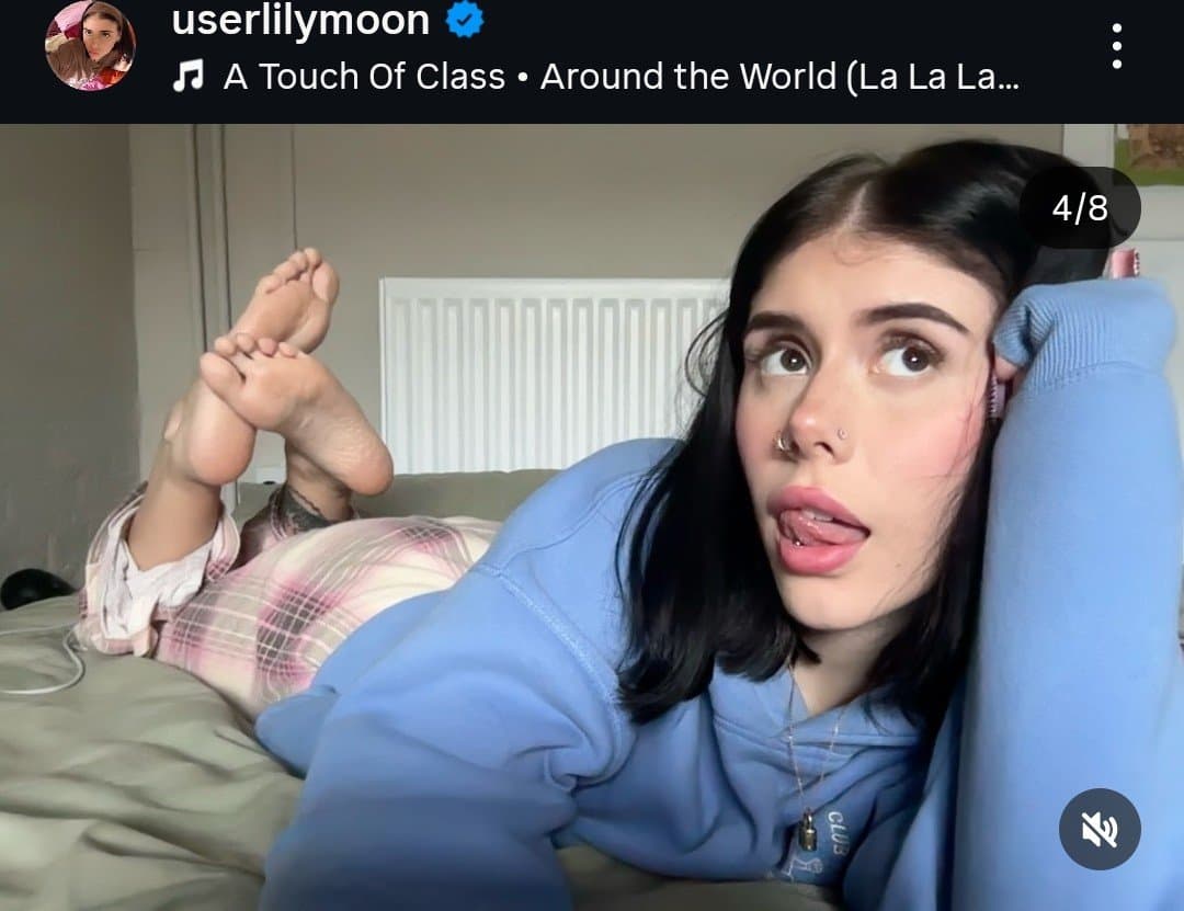 Lilly moon ass x feet view ????