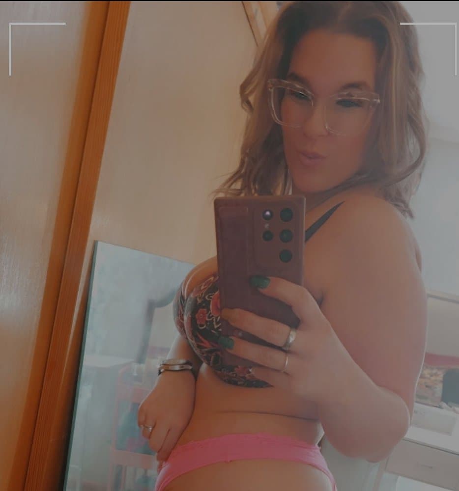 Cute Illinois girl with glasses