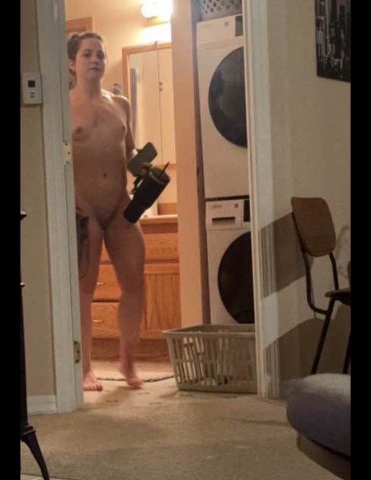 Sexy KIK slut shows off her fit body