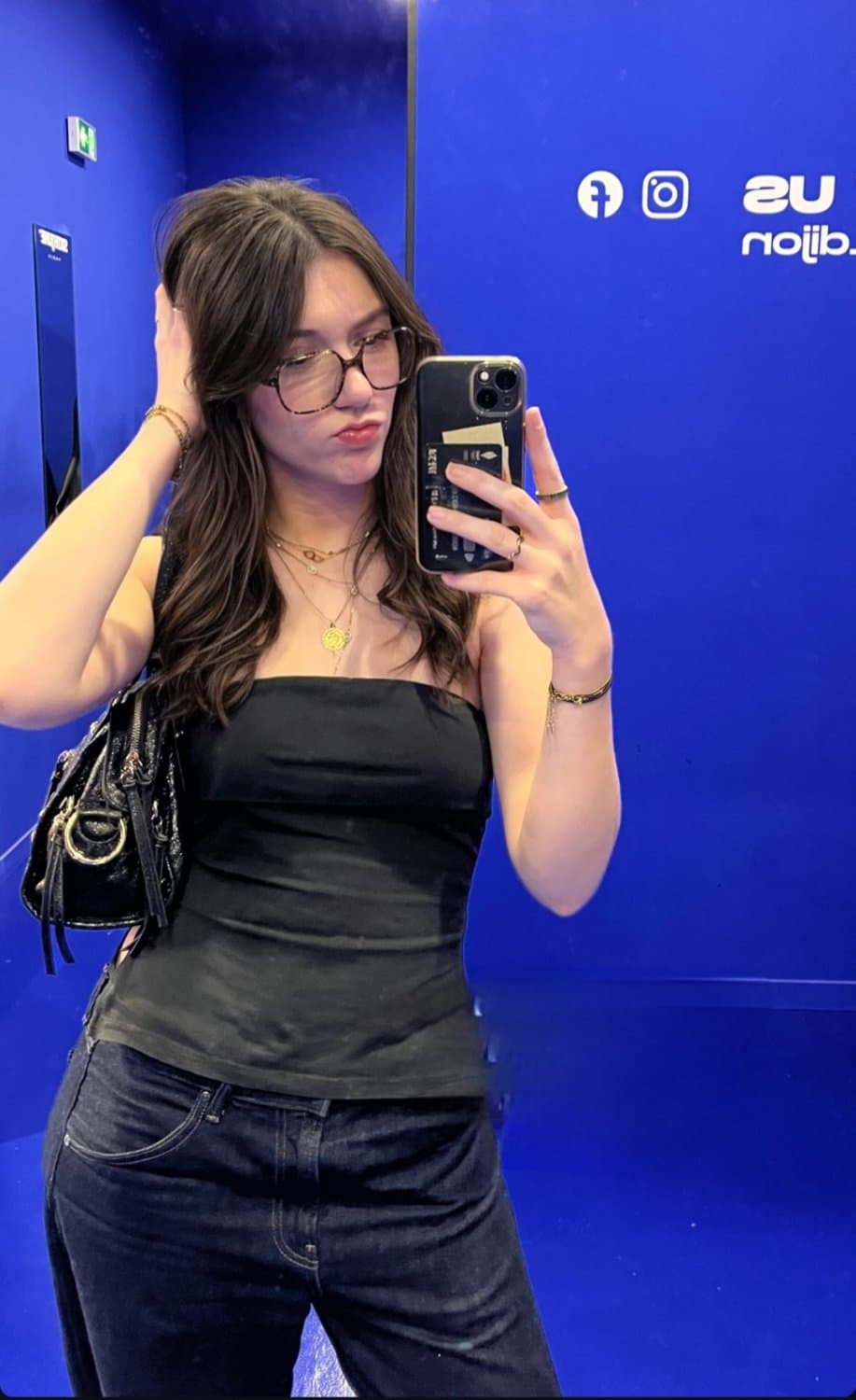 Tell me in detail what youll do to my roomate and win a special prize