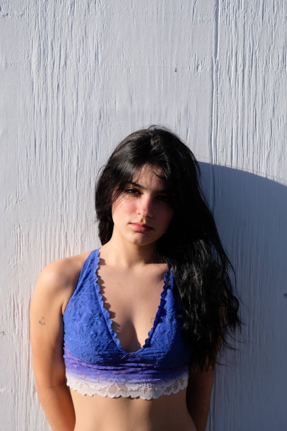 White emo slut is a dirty slut and spreads her pussy