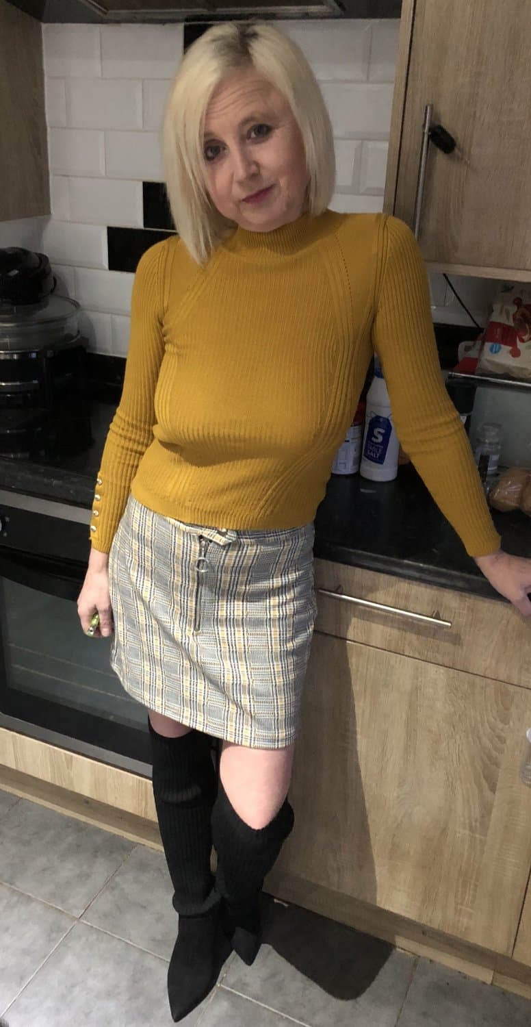 Hot wife Tracey, Kent Uk & hubby