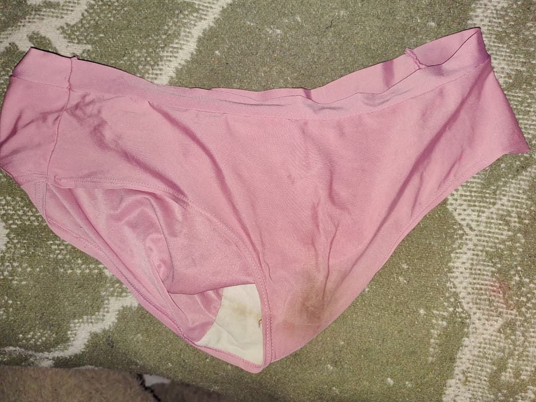 Calzones y tangas sucias de mi tía ??