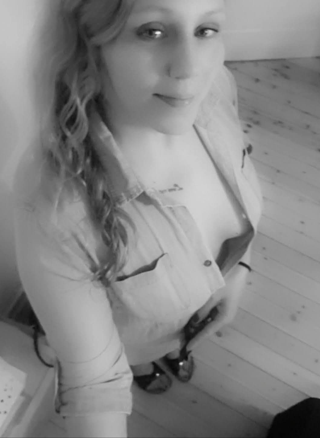 Yvonnethemilf (found my moms nudes in her early 30s)