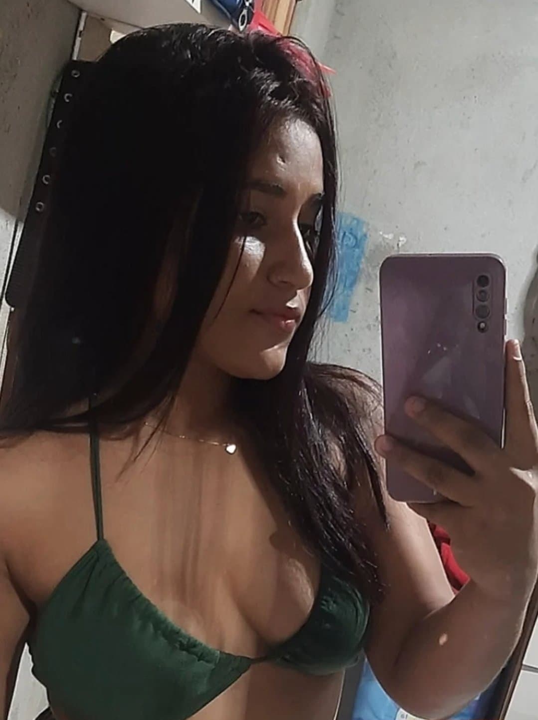 Uma mãe solo, tesão da porra, acho que gozei tanto pra ela que acho que eu sou o pai do filho dela