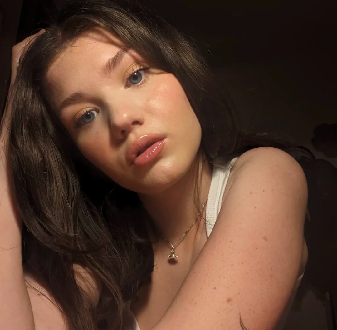 I would without a doubt impregnate every single of Charlottes holes as soon as I got the chance….