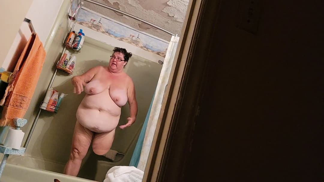 Bbw Amputee Nudist Big Tits getting ready to leave home