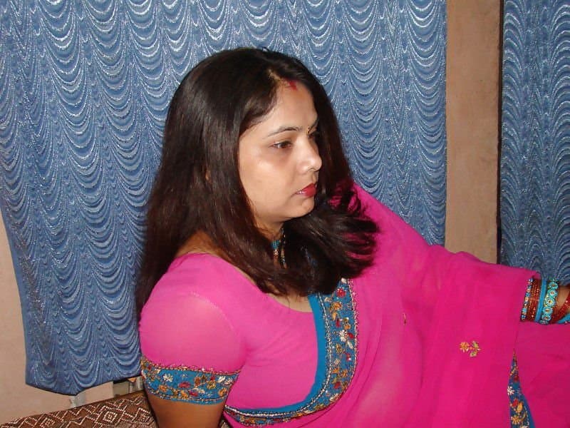 Desi chubby bhabhi look serious?