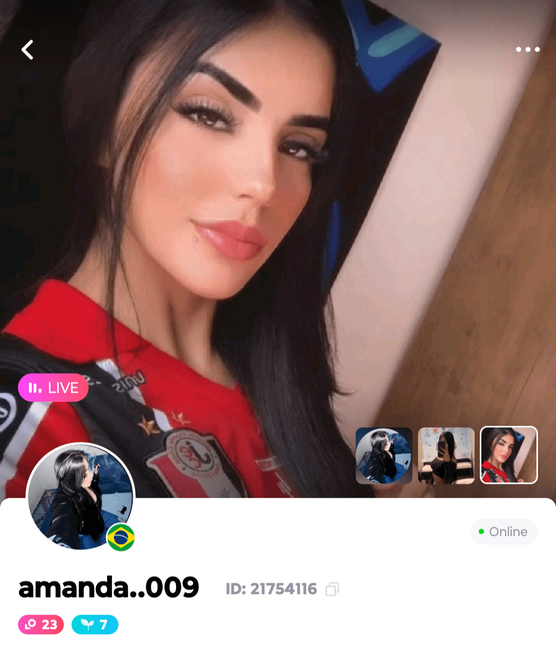 Novinha com a bucetinha babando na live, tá ao vivo agora. Link da live nos comentários