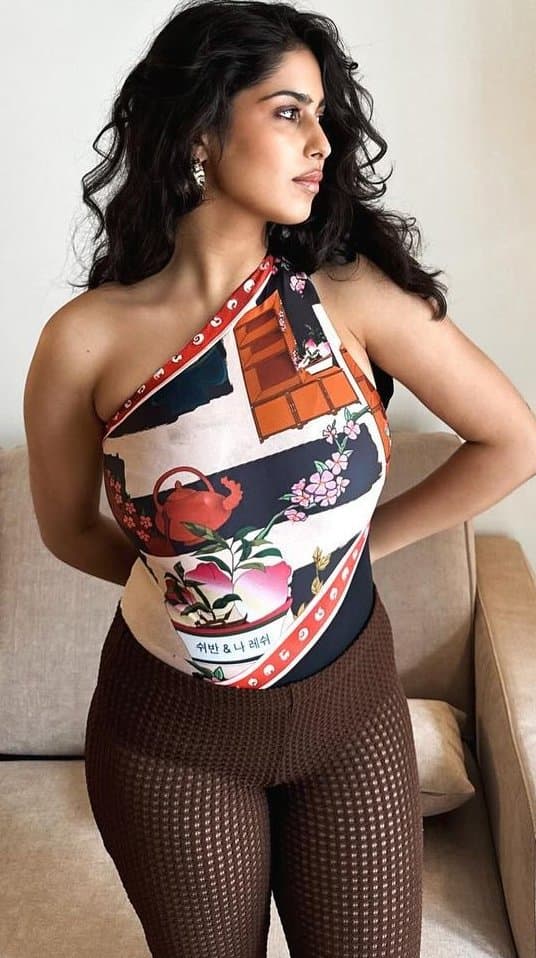 Rich Delhi DPS escort girl