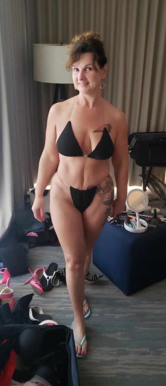Hot Mature Busty Tattoo Wife Elizabeth