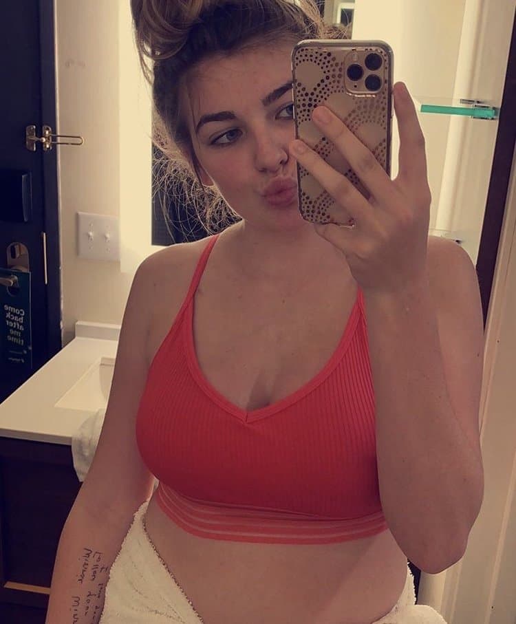 I need something bigger than my bf!!! Kik me: WhytTheSlut