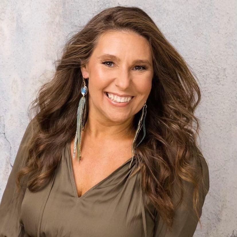 Crazy psychic woman thinks the internet forgot when she flashed her nice titties at Mardi Gras