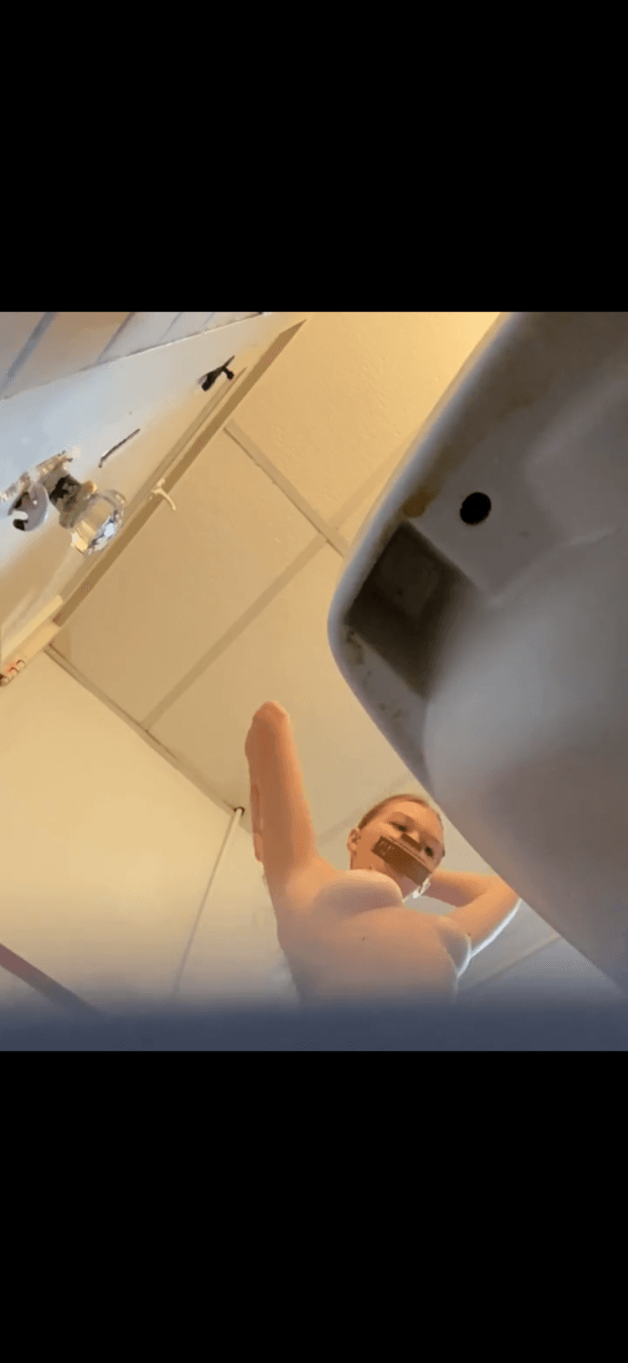 Gf changing sucking co workers dick and boss dick she’s available for you