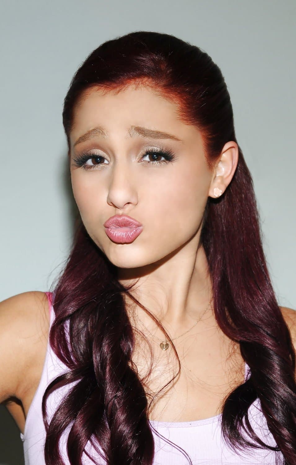 More Ariana Grande face/lips porn to goon to ?