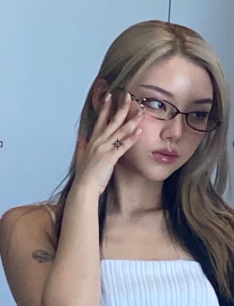 Hot BN chinese social media model