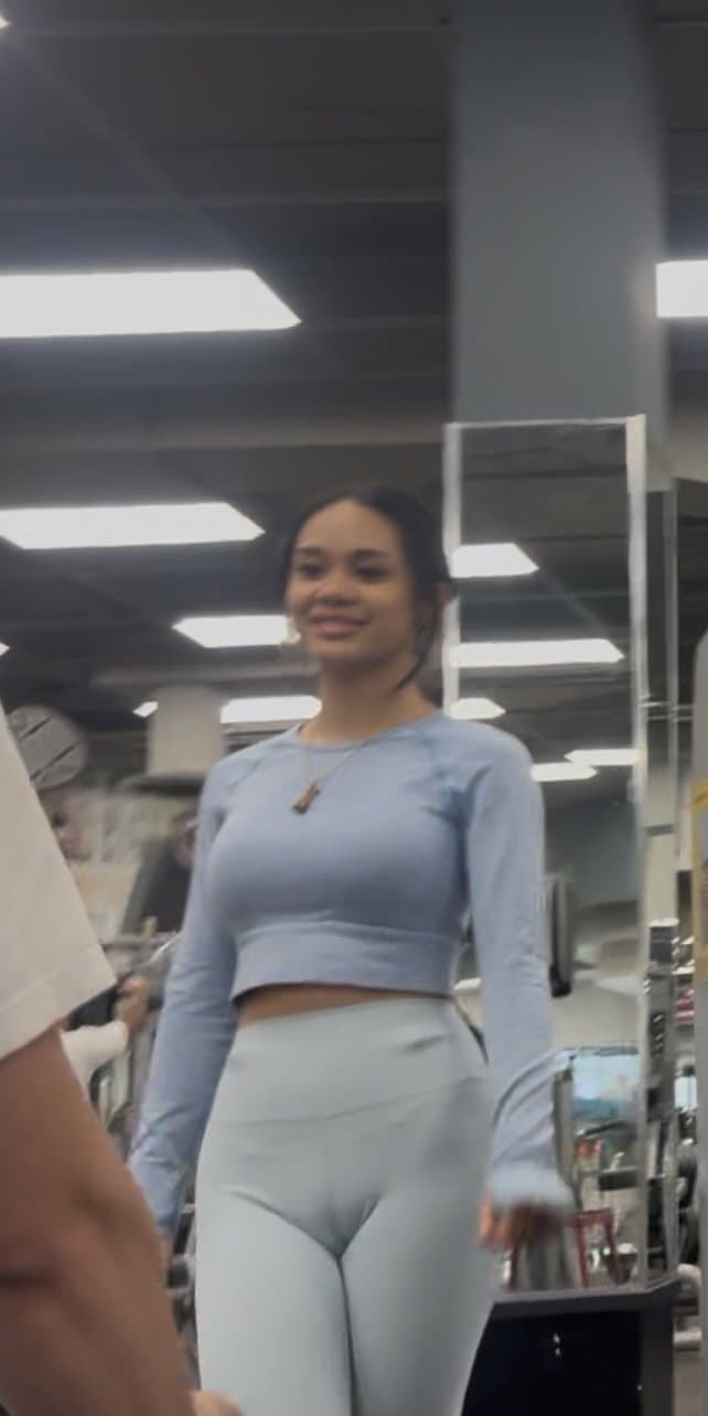 Asian babe showing off her body in the gym. Hot gstring print. Cameltoe ! Like & comment if u enjoy