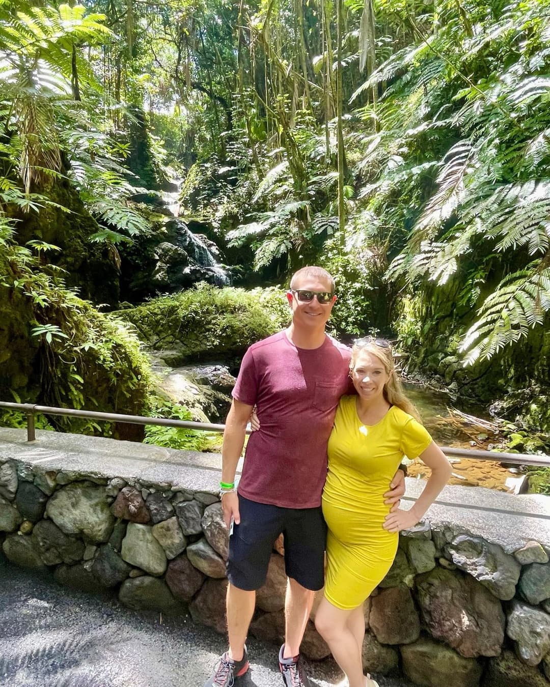 Small tits girl showing boobs at GGW