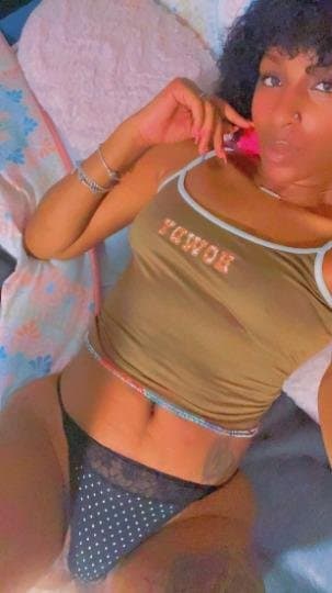 Click to view full size Milf who likes butt plugs and ass smacking