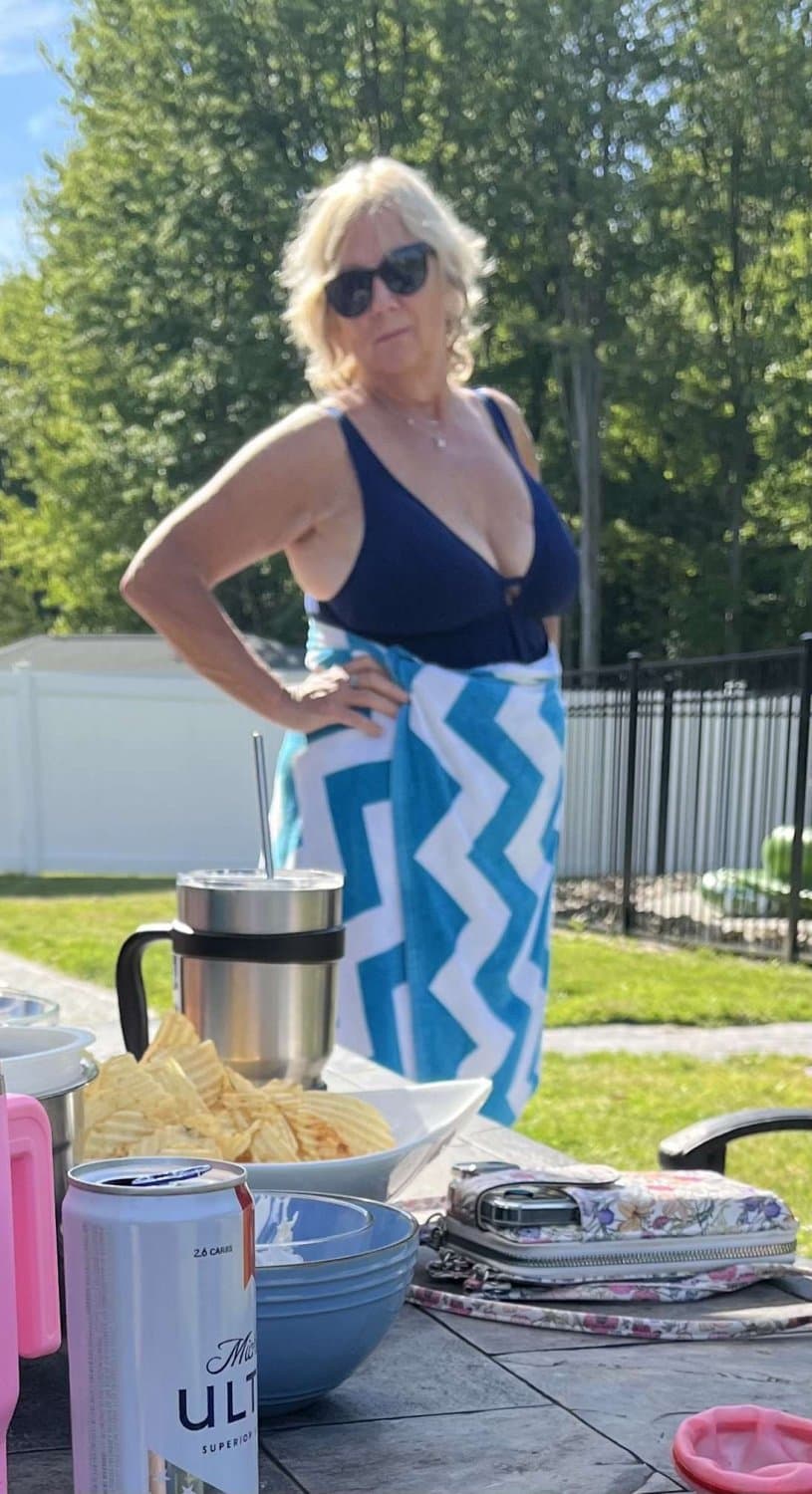 Click to view full size 60yo Mom still gets guys hard