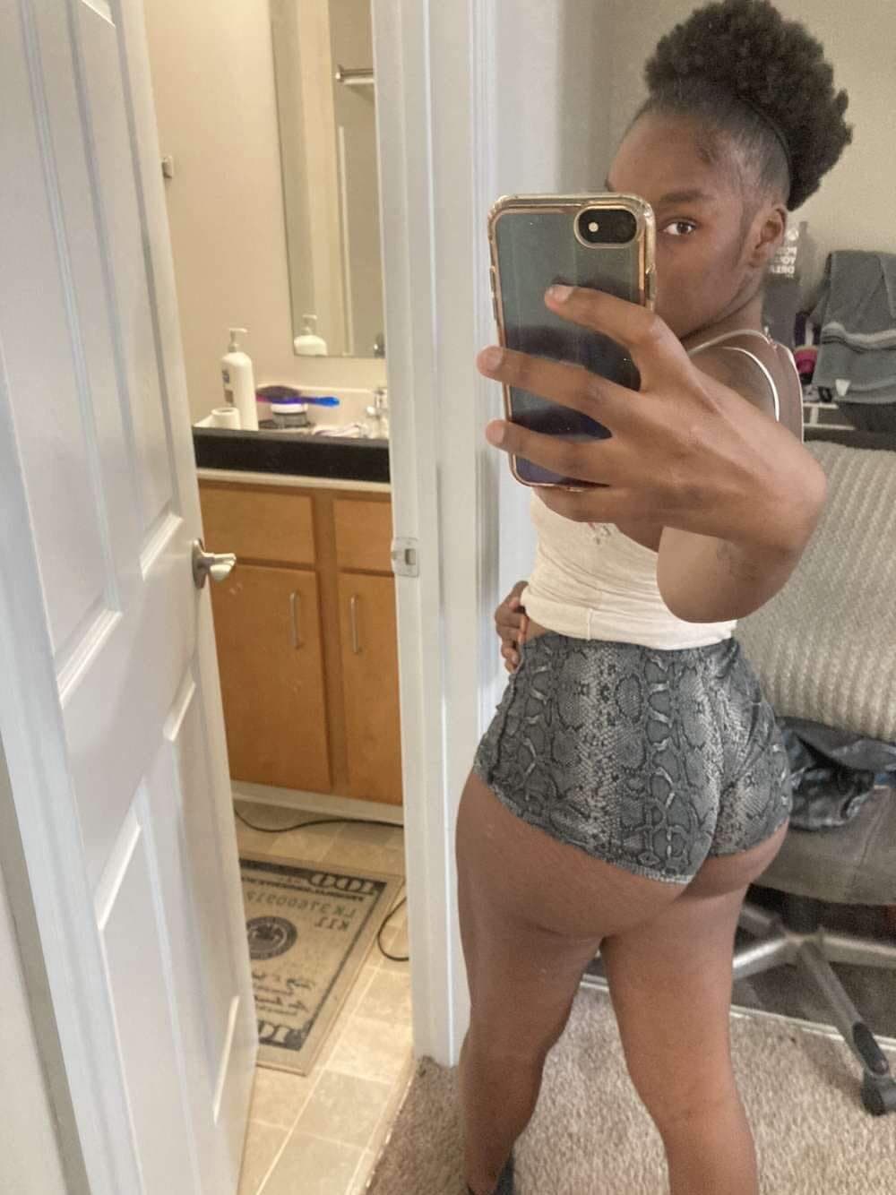 This Ugly Bitch I Met Off Of X Came Straight Too My Inbox Instantly But Um Getting Em Nudes ??