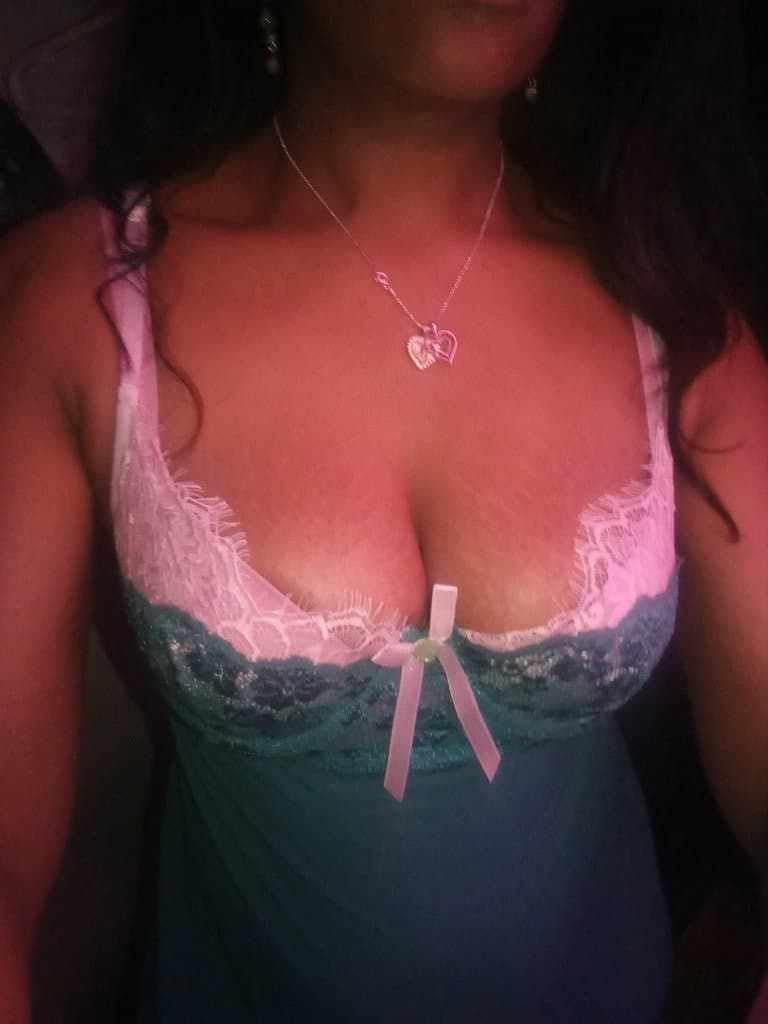 Big Booty Gumjob Granny in Vegas I Need