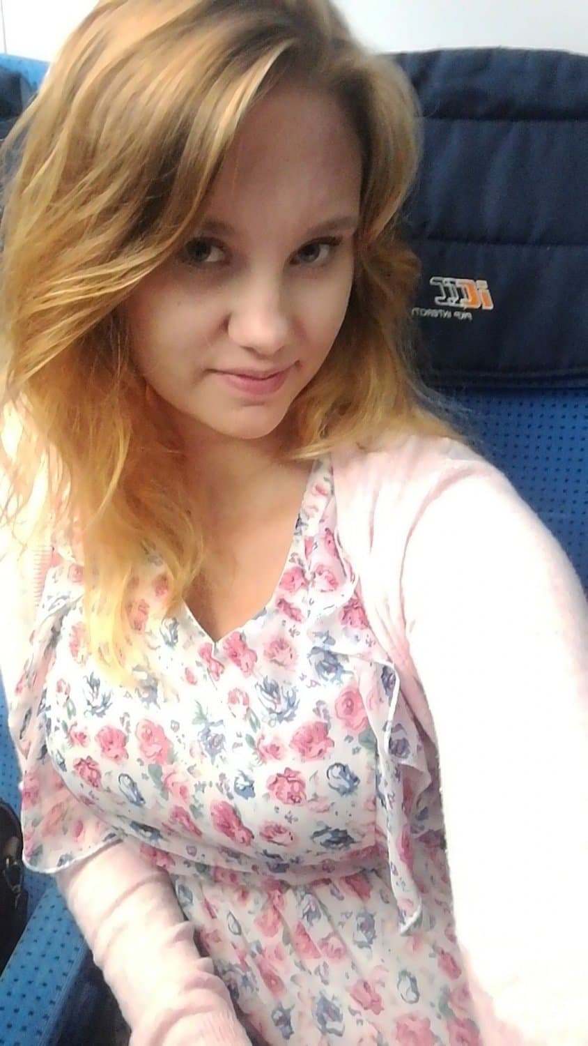 Cute foreigner Karolinka and her bangin natural curves! ?