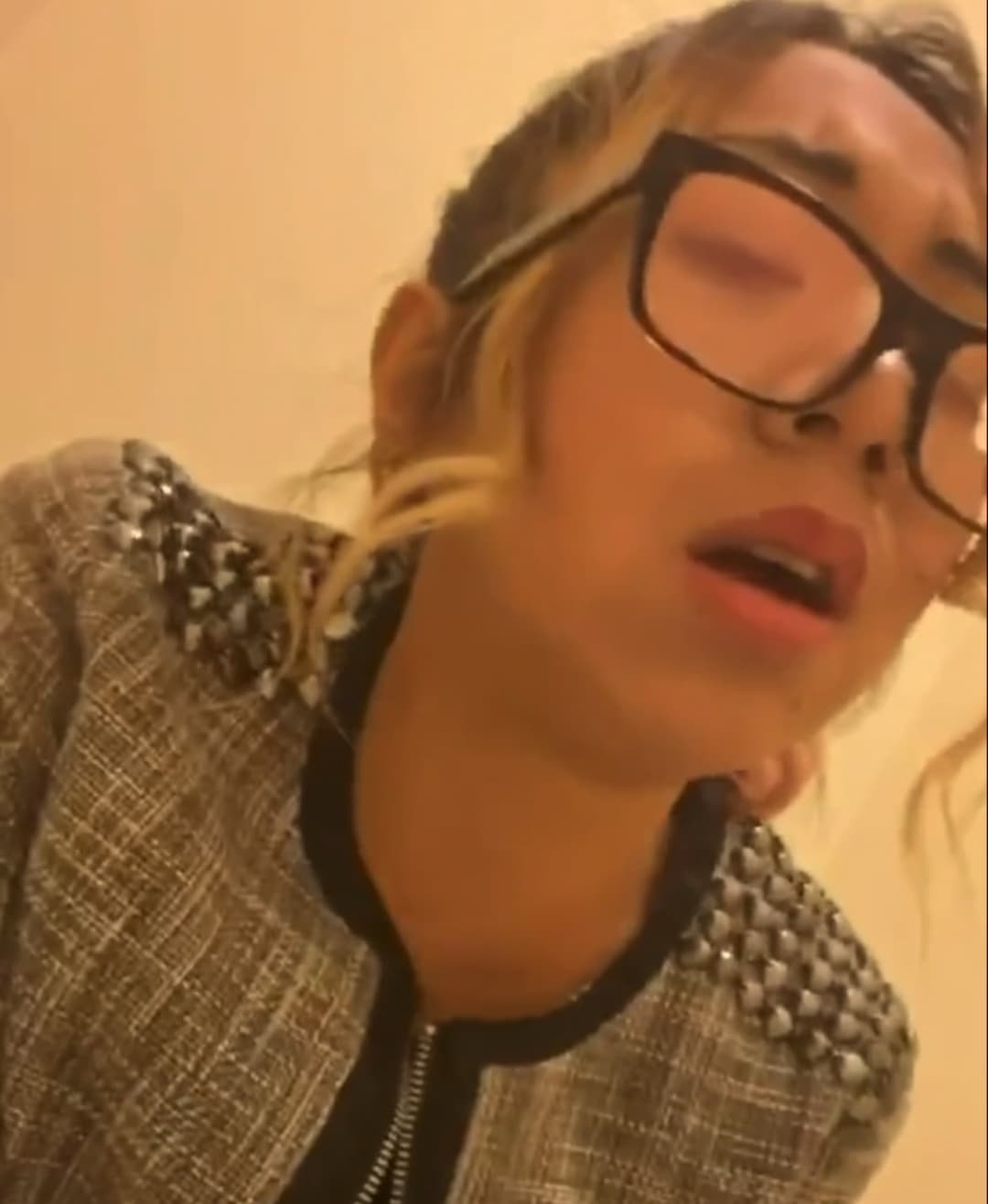 asian slut stinky little butthole farting on toilet